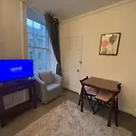 Cozy Downtown Apartment