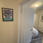 Cozy Downtown Apartment