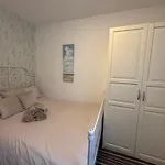 Cozy Downtown Apartment