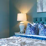 Dragon Suites Luxury Apartments At 8 Albyn Place