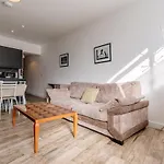 Cozy-Free Parking-12 Mins Center