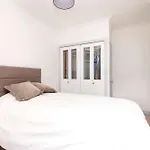 Joivy Spacious 2-Bedroom Ground Floor Flat