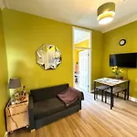 Cosy Apartment In Edinburgh City Centre , 2 Bedroom1 Bathroom