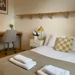 2 Bed With Garden Near City Centre & Beach, Free Parking