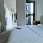 Large Central Modern 3Br Apartment In Quartermile
