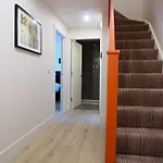 Bright & Airy Mezzanine Loft In Edinburgh - Flat 4, Elgin House Apartments