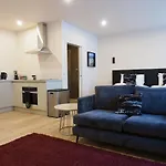 Stylish, Modern Studio On Easter Road - Flat 2, Elgin House