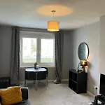 2 Bed Flat Near Murrayfield