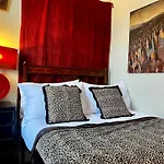 Central Apartment With Parking, Original Art And Antiques