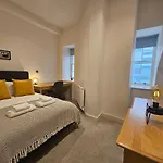 Quartermile Cosy Central Nest