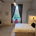 Old Town Edinburgh Fringe Apartment
