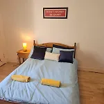 Old Town Edinburgh Fringe Apartment
