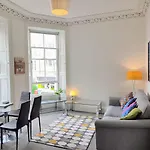 Magic Of Meadows 4 Bedroom Spacious Flat