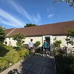 Charming 3 Bed Cottage , Private Room Bookings , Free Street Parking , Strong Fibre Optic Internet , Garden