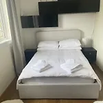 Cheerful 2 Bedroom Flat With Free Parking