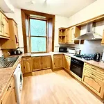 Clerk Streets Georgian Apartment - Superfast Wifi - Central Edinburgh