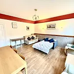 Clerk Streets Georgian Apartment - Superfast Wifi - Central Edinburgh