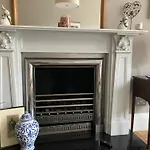 Victorian Apartment With Car Parking In Driveway, Murrayfield
