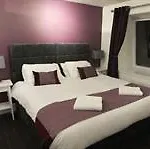Lochrin Apartment