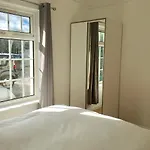 O Hostel