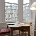 1 Bedroom Flat Near City Centre Accommodates 4