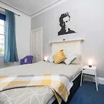 Kingsview Rooms