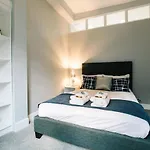 Altido Stunning Old Town Apartment Next To The Station
