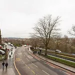Amazing Views! North Bank Street Luxury Apartment