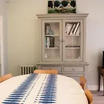 2 Bedroom Apartment In Stockbridge