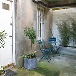 2 Bedroom Apartment In Stockbridge