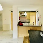 Two Bed Two Toilet Free Parking