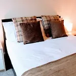 1 Bedroom Apartment In Leafy Morningside