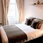 1 Bedroom Apartment In Leafy Morningside