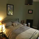 2 Bedroom Modern Apartment In Central Edinburgh