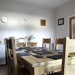 Central 2 Bedroom Flat With Garden