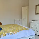 Spacious 3 Bedroom West End Flat