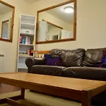 Central 1 Bedroom Apartment Sleeps 2