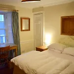 Central 1 Bedroom Apartment Sleeps 2
