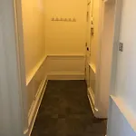 Central Apartment Sleeps Upto 16 People