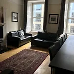 Central Apartment Sleeps Upto 16 People