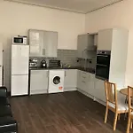 Central Lothian Road Apartment Sleeps Upto 16