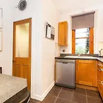 5 Mins To Princes Street - Main Door Cottage - Private Garden - New Property