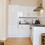 1 Bedroom Flat In Roseburn