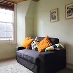 1 Bedroom Apartment In Edinburgh