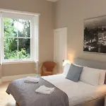 3 Bedroom City Centre Apartment Sleeps 6