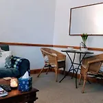 1 Bedroom Apartment Near The Old Town