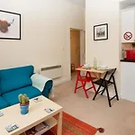 Caledonian Crescent Apartment
