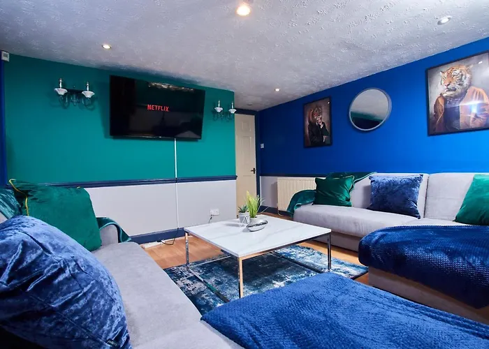The Exquisite Edinburgh Duplex Sleeps 8