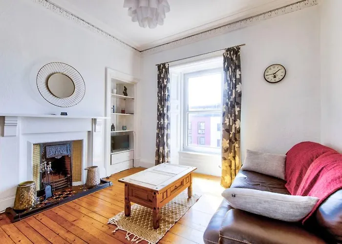 Entire Period Flat By City Centre