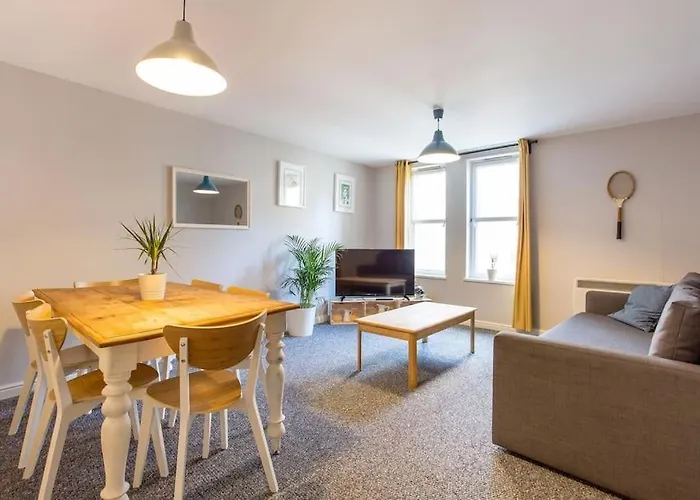 Central, Fully Equipped Flat W/Parking, Leith, Edinburgh
